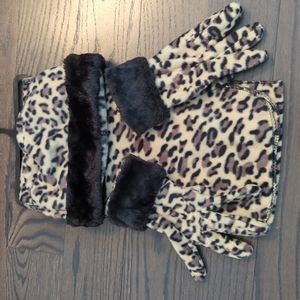 Animal print 3 piece set gloves hat and scarf